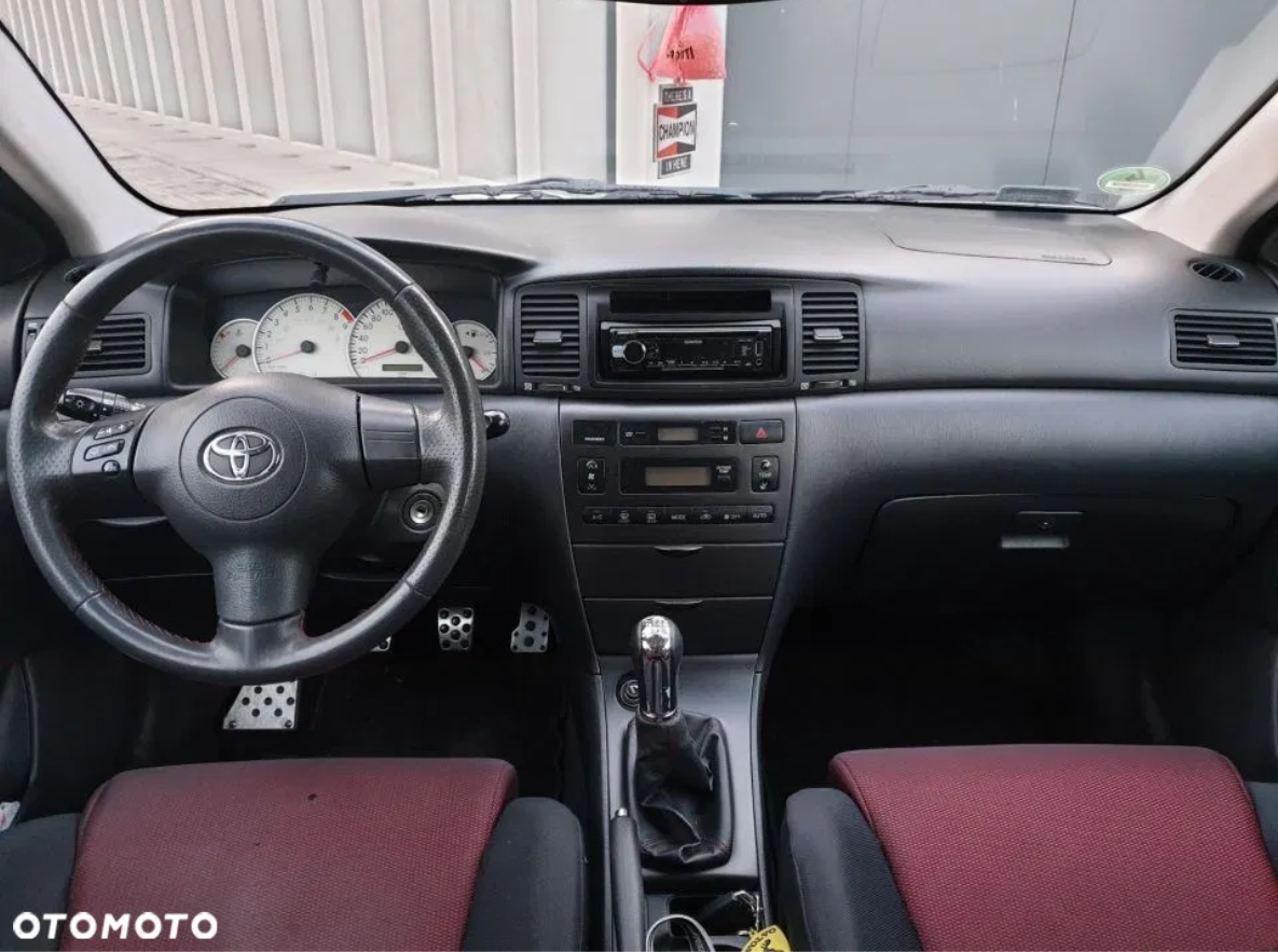 Toyota Corolla TSport wnętrze