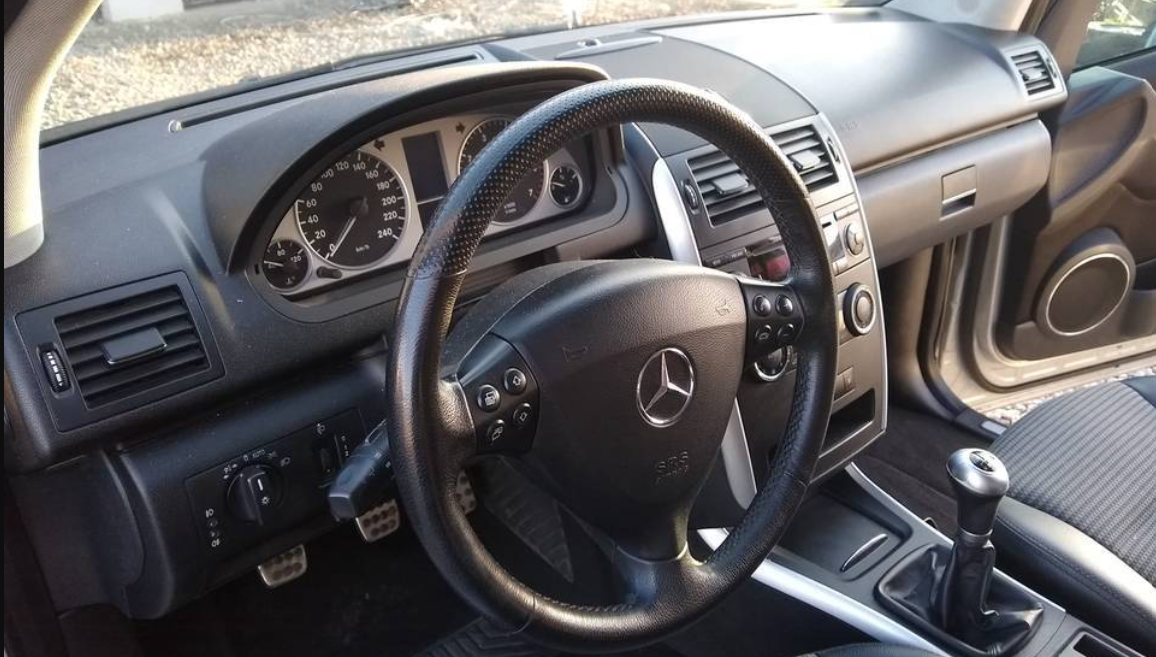 Wnętrze Mercedes A200 Turbo